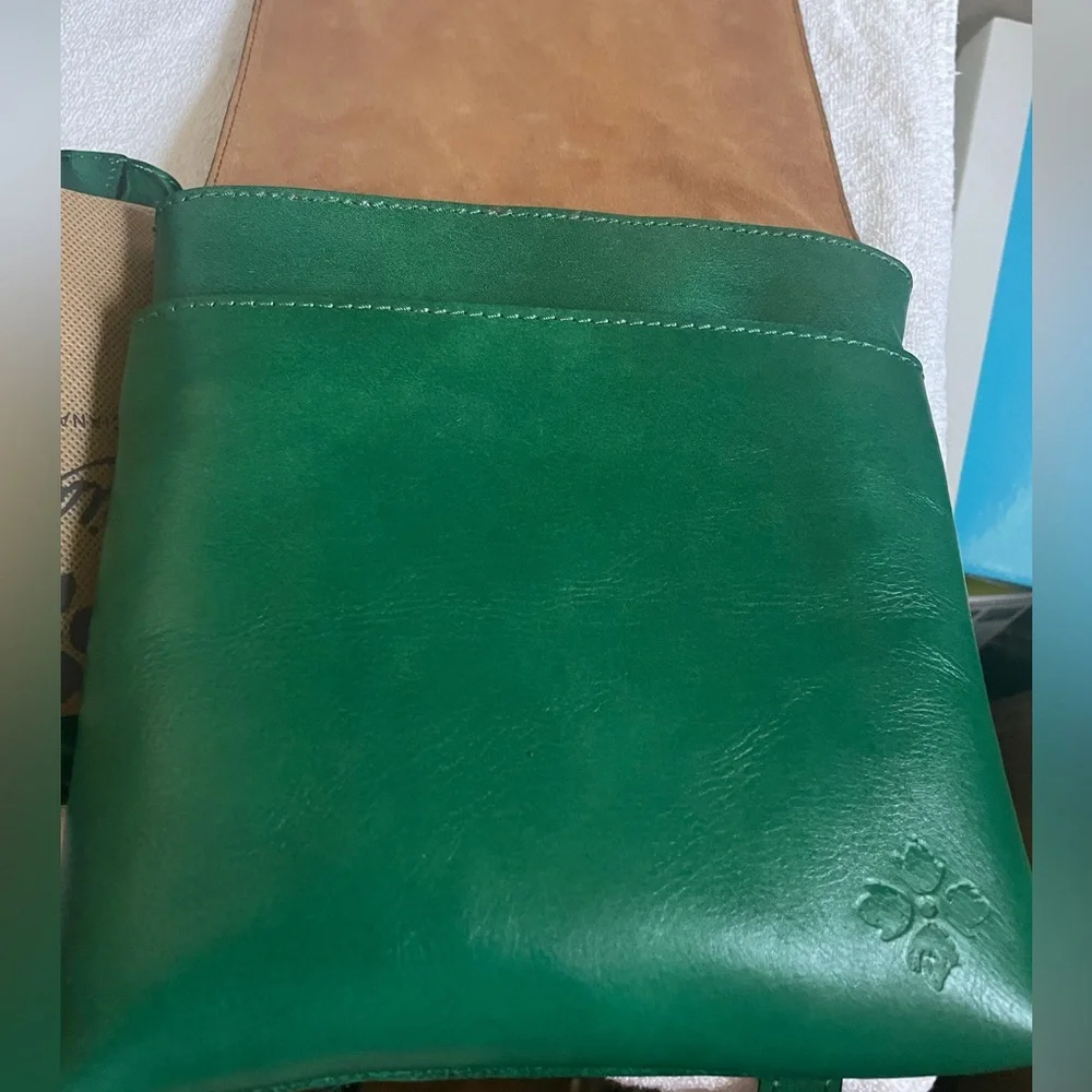 Patricia Nash Xbody & Wallet - Picture 9 of 10